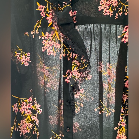 Who What Wear Black Floral Ruffle Long Sleeve Button Up Blouse Size Small - Picture 9 of 11